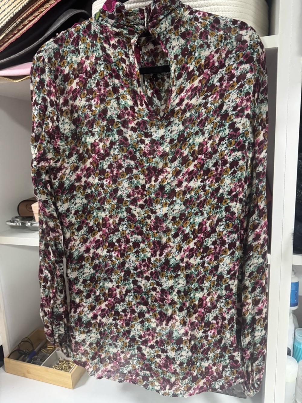 Beautiful Chelsea & Violet blouse featuring a romantic floral print size S - Picture 4 of 5